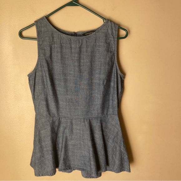 Banana Republic Women’s Peplum Chambray Sleeveless Blouse; Size 6 - Picture 2 of 5
